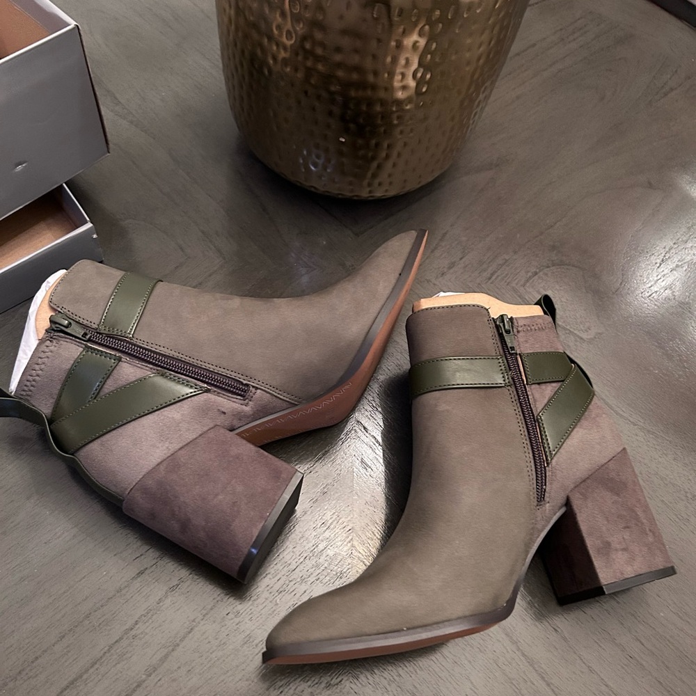 VIONIC Tenley Women's Mid Shaft Ankle Boot - Picture 7 of 14